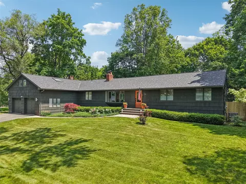 34 Iroquois Ave, Orangetown, NY 10964