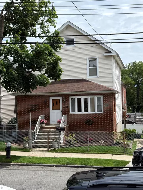 840 Hollywood Ave, New York, NY 10465