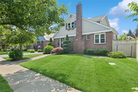 66 Wyandanch Ave, Babylon, NY 11702