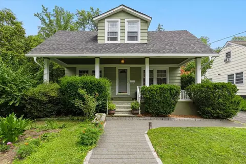 38 Winslow Rd, White Plains, NY 10606