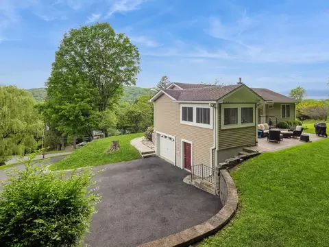 53 Lakeview Rd, Carmel, NY 10512
