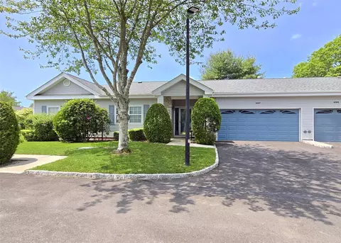 497 Oak Bluff Ct, Moriches, NY 11955