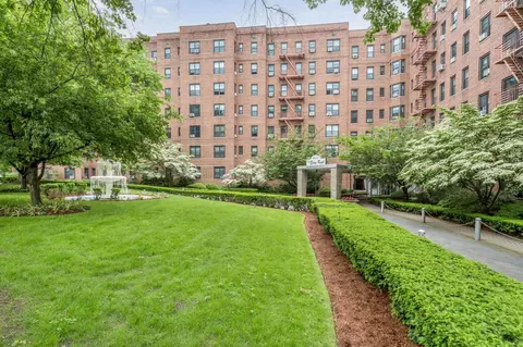 84-01 Main St #717, Jamaica, NY 11435