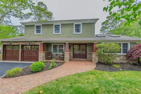 2 Quiet Ct, Miller Place, NY 11764
