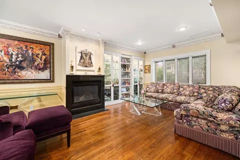6717 Harrow St, New York, NY 11375