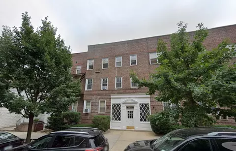 9410 64 Rd #B6, Rego Park, NY 11374