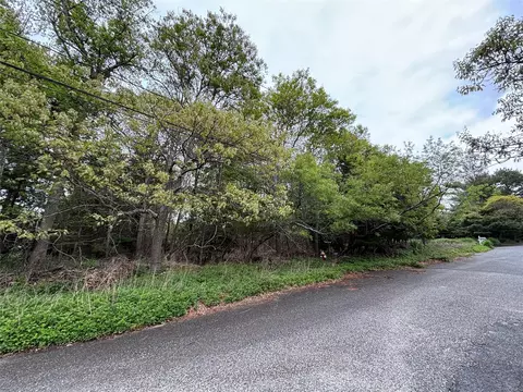 20 22 Grant Blvd, Southampton, NY 11946