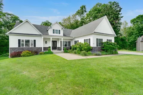 35 Biltmore Dr, Beekman, NY 12533