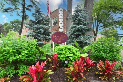 100 Edwards St #1-B, North Hempstead, NY 11577