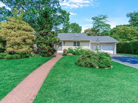 12 Pine Dr S, North Hempstead, NY 11576