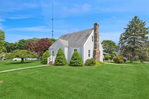 1295 Washington Ave, Greenport, NY 11944