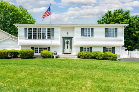 2 A Suffern Ln, Garnerville, NY 10923