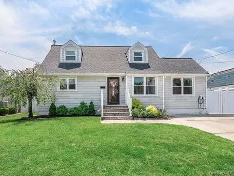 39 Jackson Ave, Bethpage, NY 11714