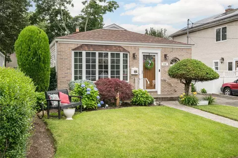 530 Willow St, Hempstead, NY 11550