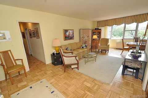 230 Garth Rd #6C1, Scarsdale, NY 10583