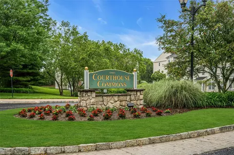 1024 Kirkland Ct, Central Islip, NY 11722