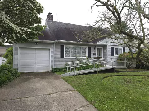 65 Birchfield Ave, Babylon, NY 11702