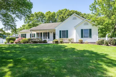 67 Fairway Dr, Wading River, NY 11792