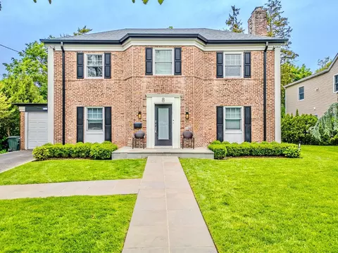 8 Stuyvesant Pl, Lawrence, NY 11559