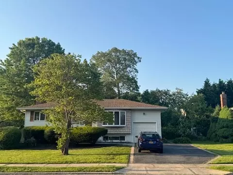 39 Seneca Dr, Commack, NY 11725