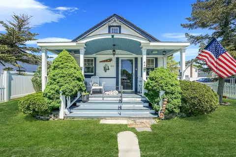44 Willis Ave, Merrick, NY 11566