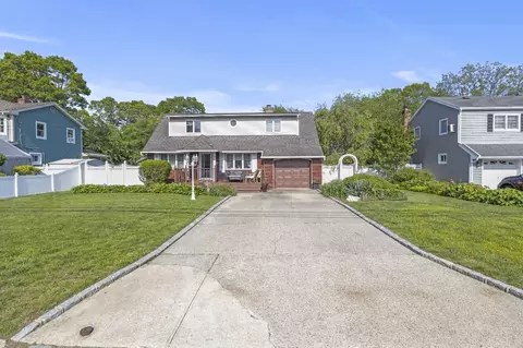 1125 Reilly St, Bay Shore, NY 11706