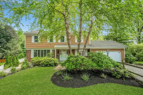 2 Berkley Cir, Eastchester, NY 10709
