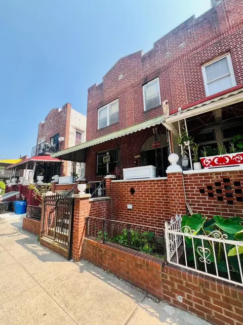 1350 Croes Ave, New York, NY 10472