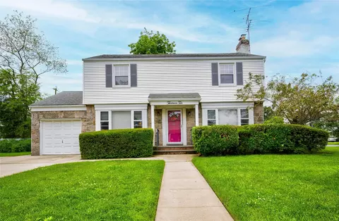 1310 Surrey Pl, Rockville Centre, NY 11570