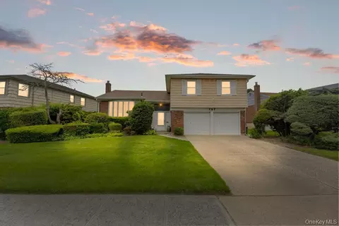 797 Caldwell Ave, Valley Stream, NY 11581