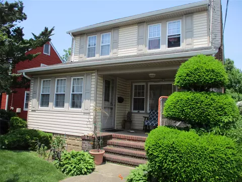 6 Ryder Pl, East Rockaway, NY 11518