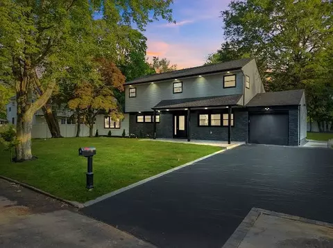 3 Wheatfield Ln, Commack, NY 11725