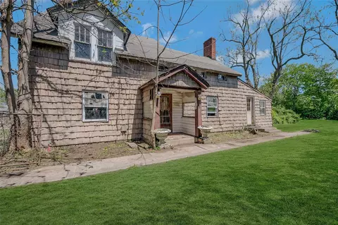 795 Deer Park Ave, Babylon, NY 11703