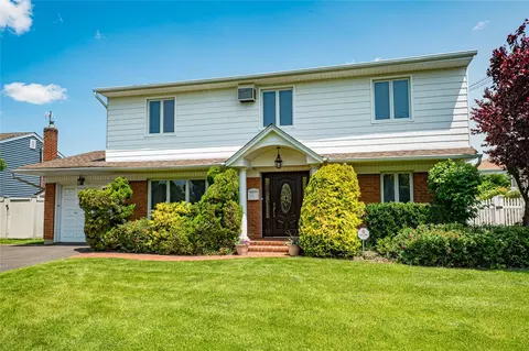 2529 Kerry Ln, Bellmore, NY 11710