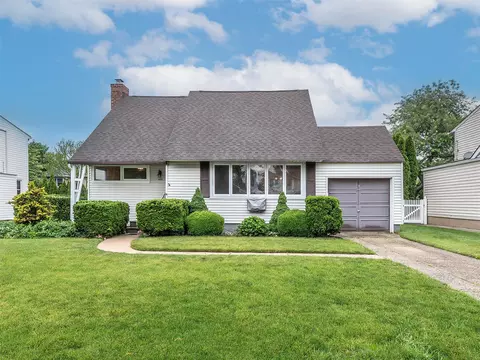 163 Meadow, Garden City, NY 11530