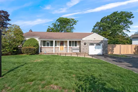 2 Deer Park Blvd, Deer Park, NY 11729