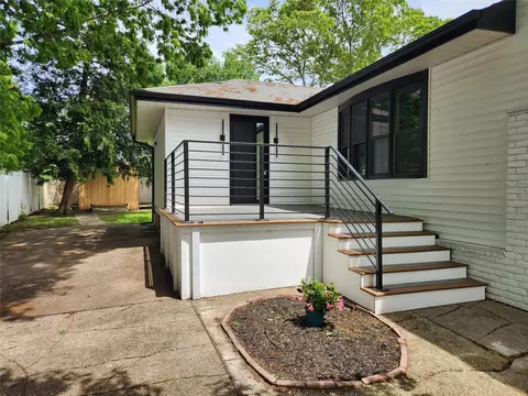 35 Pinedale Ave, Farmingville, NY 11738