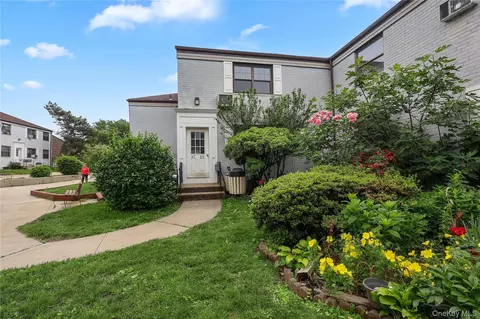 67-09 136 St #B, Kew Gardens Hills, NY 11367