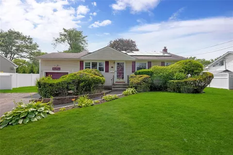 53 Wiltshire Dr, Commack, NY 11725