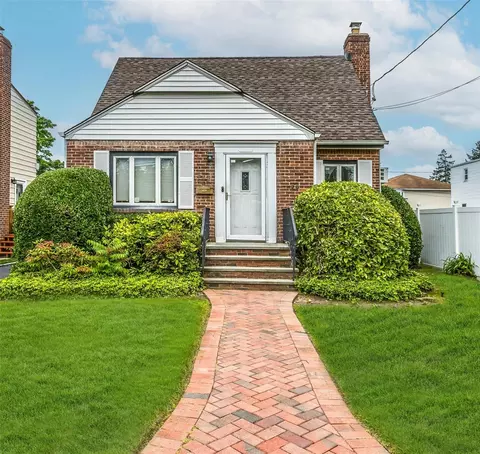 462 Locust Ter, West Hempstead, NY 11552
