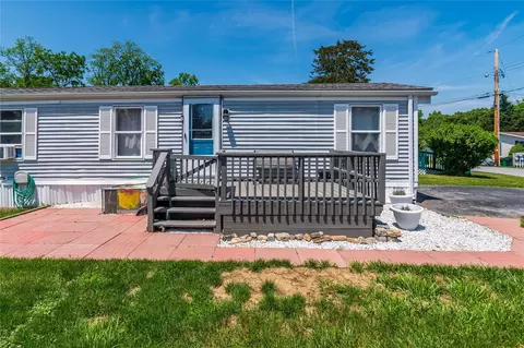 14 Hilltop Ln, Pleasant Valley, NY 12569
