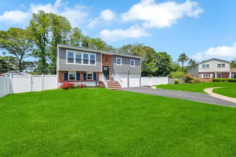 51 Avis Dr, Holbrook, NY 11741