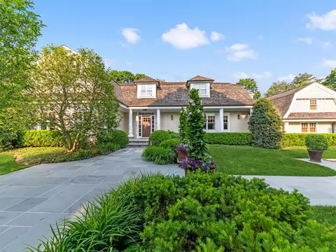 27 Red Ground Rd, North Hempstead, NY 11568