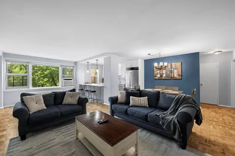 4525 Henry Hudson Pkwy #204, New York, NY 10471