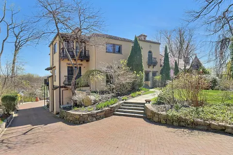 286 Lyncroft Rd, New Rochelle, NY 10804