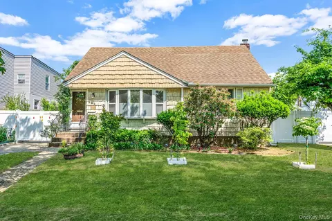 859 Franklin Ave, Valley Stream, NY 11580