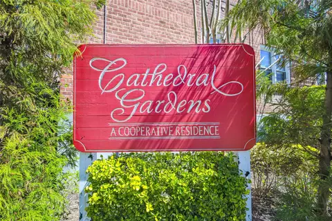 30 Cathedral Ave #2A, Hempstead, NY 11550