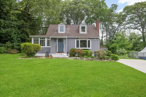 45 Woodycrest Dr, Northport, NY 11768