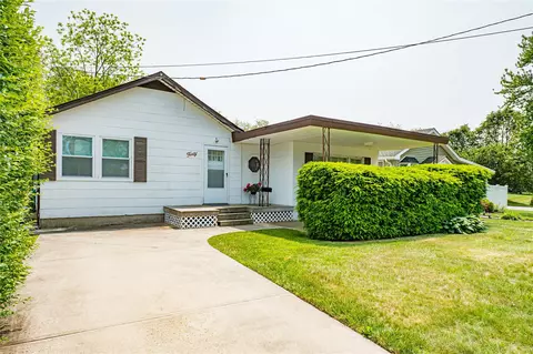40 Robert St, Babylon, NY 11702