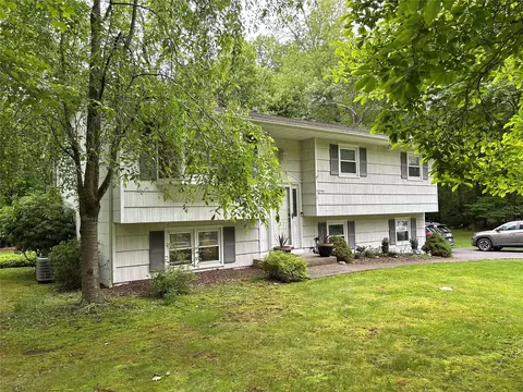 7 S Van Dyke Ave, Ramapo, NY 10901